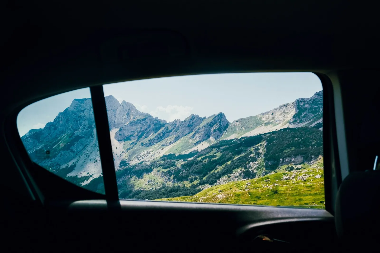 Vista de dentro do carro pela janela com a película aplicada